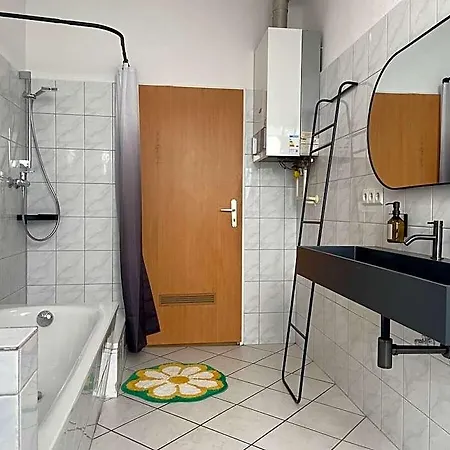Splendid Stylish 3 Bedroom In Citycenter Apartment *